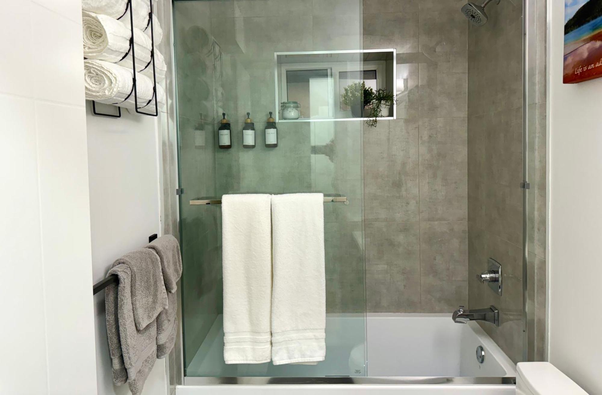 The Sunset Haven- Cozy 2Br Basement Suite Near White Rock Surrey Eksteriør billede