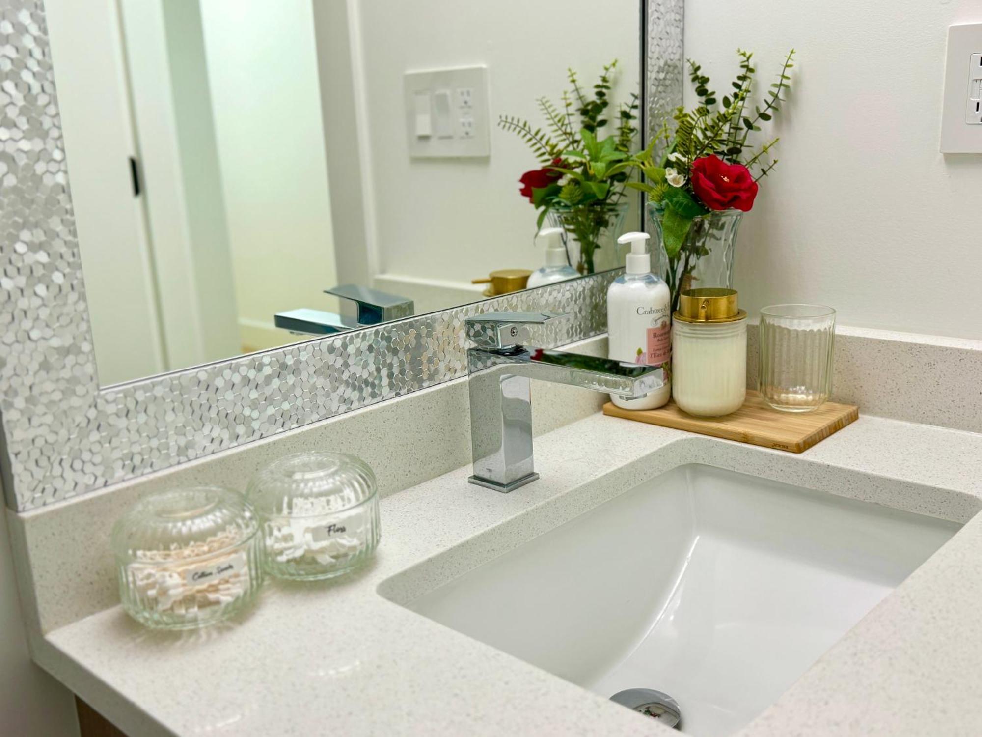 The Sunset Haven- Cozy 2Br Basement Suite Near White Rock Surrey Eksteriør billede